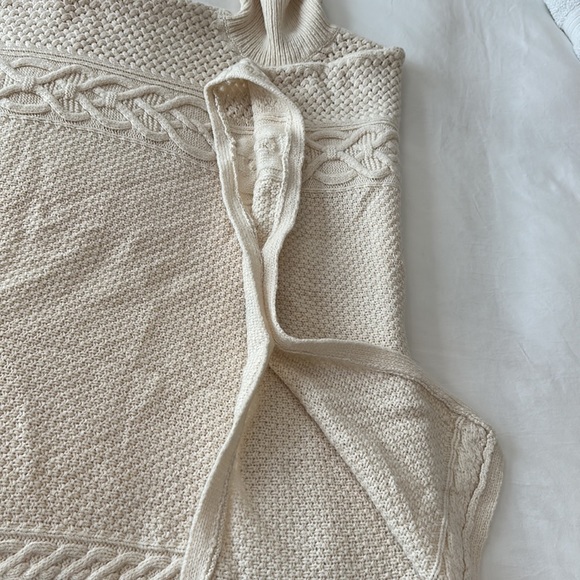 Ralph Lauren Cable Knit Poncho Cape - Picture 7 of 7